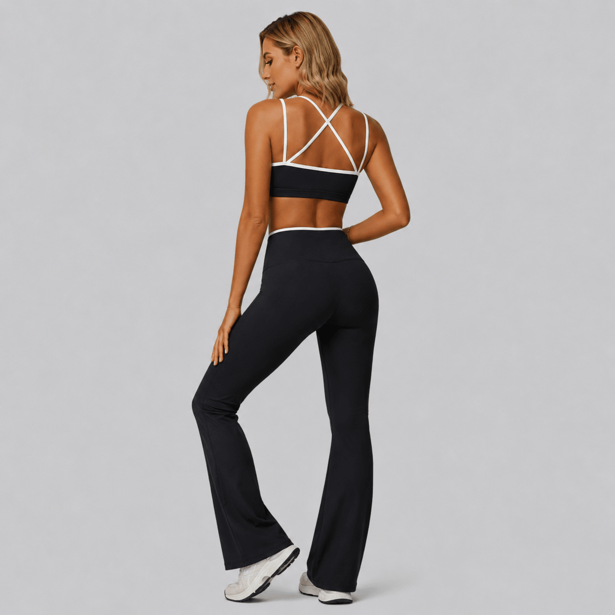 D009 · Set Deportivo Flare Negro | Sesgos Contraste & Top Halter - WHOLESALE VAB